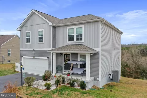 183 Luxor Ct, Bunker Hill, WV 25413