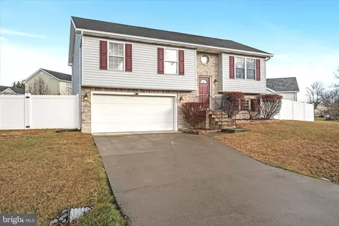 185 Ford Cir, Inwood, WV 25428