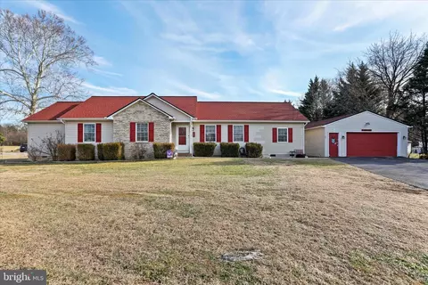 242 Willis Dr, Bunker Hill, WV 25413