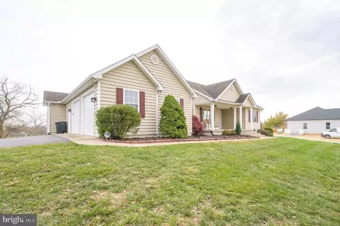490 Renaissance Dr, Martinsburg, WV 25403