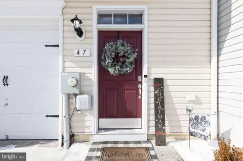47 Landis Ct, Falling Waters, WV 25419