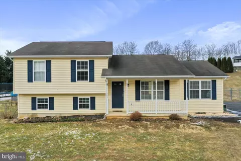 65 Calebs Pt, Martinsburg, WV 25403