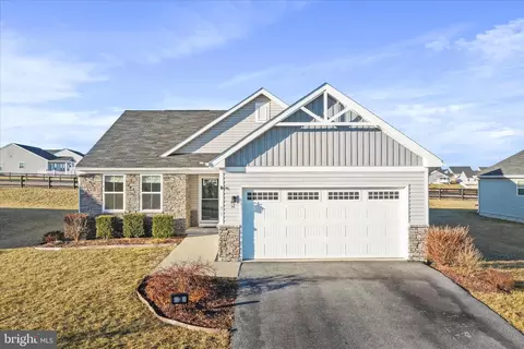 31 Liverpool Ln, Martinsburg, WV 25405