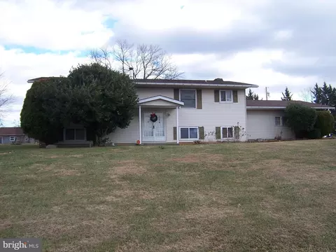 18 Beacon Dr, Martinsburg, WV 25403
