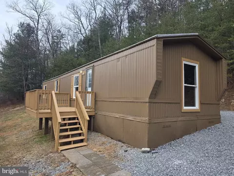 2732 Crossroad School Rd, Hedgesville, WV 25427