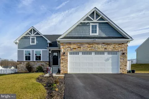 45 Perspective Pl, Hedgesville, WV 25427