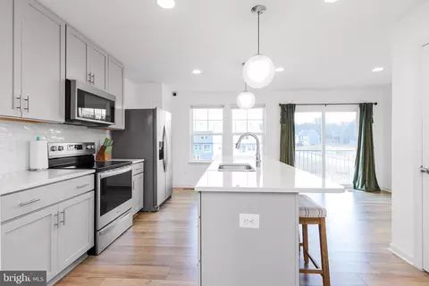 18 Needle Ct, Bunker Hill, WV 25413