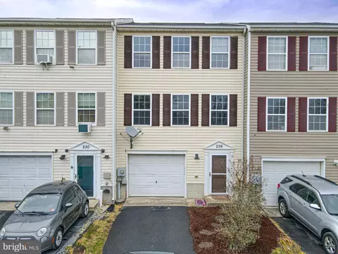 226 Topaz Ln, Inwood, WV 25428