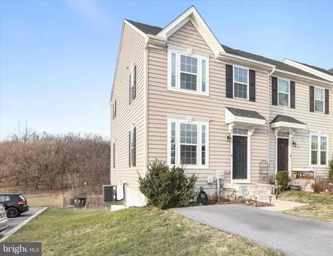 183 Ontario Dr, Falling Waters, WV 25419