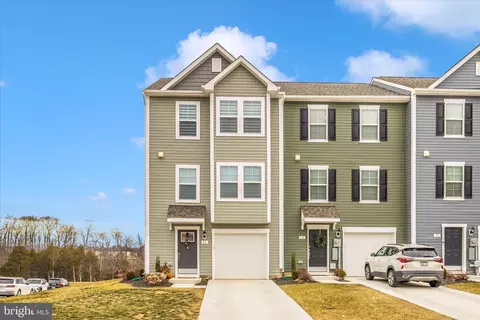 11 Clifton Mnr, Falling Waters, WV 25419