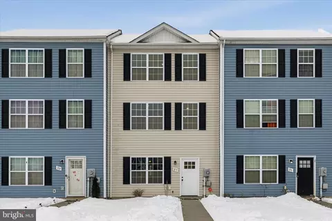 27 Baltic Ct, Inwood, WV 25428
