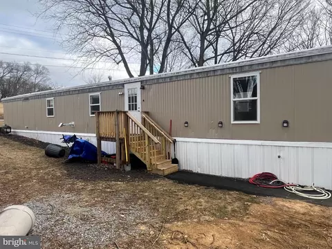 202 Janesa Dr, Martinsburg, WV 25403