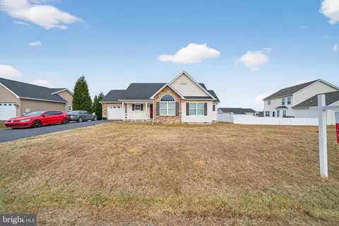 30 Ives St, Martinsburg, WV 25405