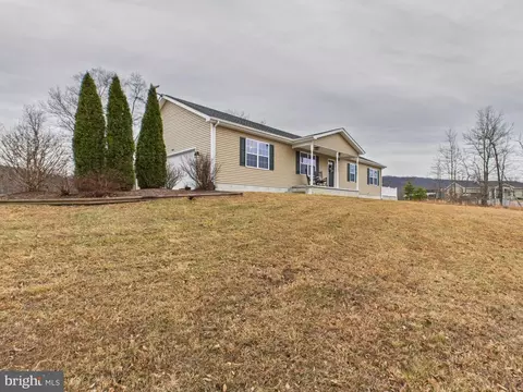 886 Pale Magnolia Dr, Gerrardstown, WV 25420