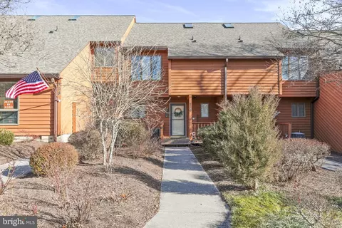 256 Tecumseh Trl, Hedgesville, WV 25427