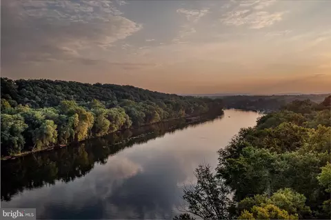 23 Mississippi Pt, Falling Waters, WV 25419