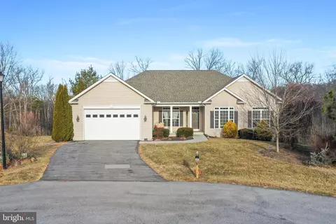 101 Trout River Ter, Falling Waters, WV 25419