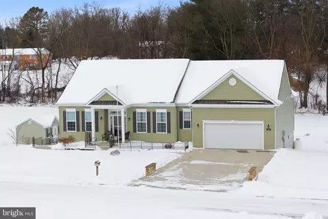 213 Chesterfield Dr, Falling Waters, WV 25419