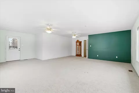 Living - 225 Keepsake Dr, Falling Waters, WV 25419 photo 4 of 5
