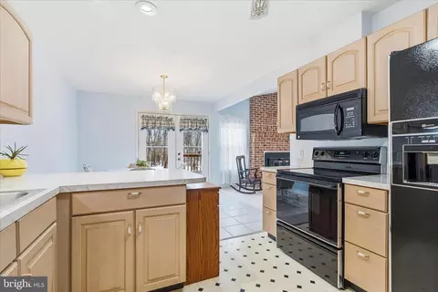 Kitchen - 225 Keepsake Dr, Falling Waters, WV 25419 photo 5 of 5