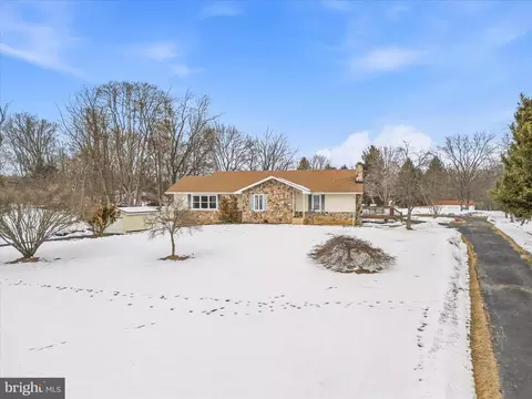 Exterior - 225 Keepsake Dr, Falling Waters, WV 25419 photo 15 of 16