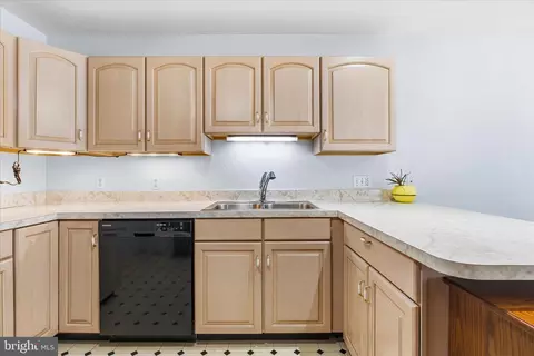 Kitchen - 225 Keepsake Dr, Falling Waters, WV 25419 photo 3 of 5