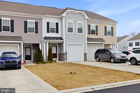 27 Kirby Ct, Bunker Hill, WV 25413