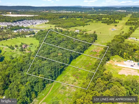 856 Weaver Ln, Martinsburg, WV 25403