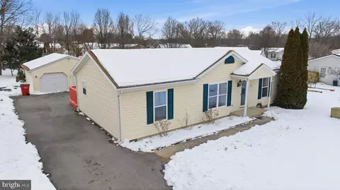 38 Acoustic Dr, Martinsburg, WV 25404