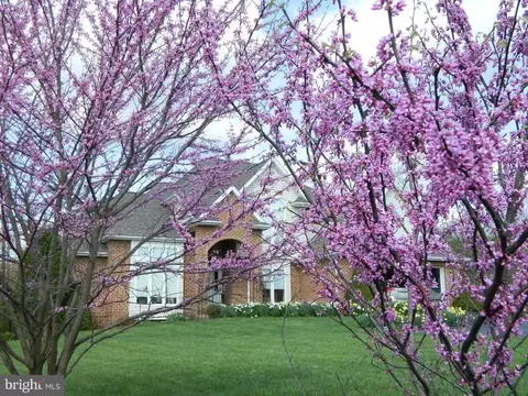 564 Peacepipe Ln, Hedgesville, WV 25427