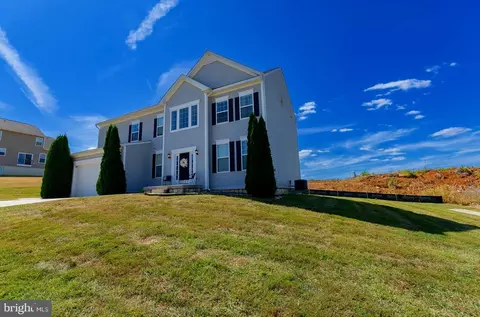 104 Daintree Dr, Martinsburg, WV 25403