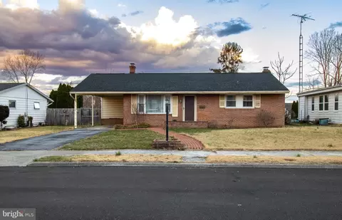 1114 Circle Dr, Martinsburg, WV 25401