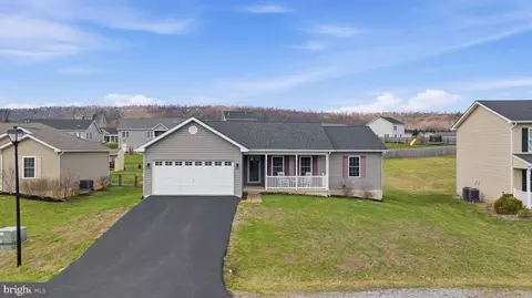 82 Latrobe Dr, Martinsburg, WV 25403