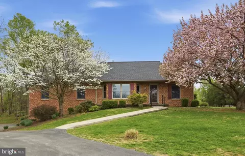 238 Comstock Dr, Shepherdstown, WV 25443
