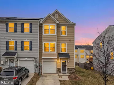 31 Wayside Ct, Falling Waters, WV 25419