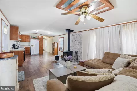 861 Royal Crest Dr, Martinsburg, WV 25401