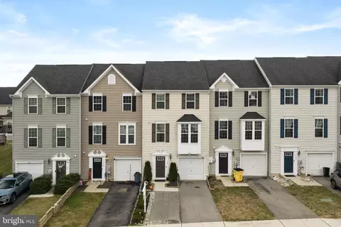 158 Norwood Dr, Falling Waters, WV 25419