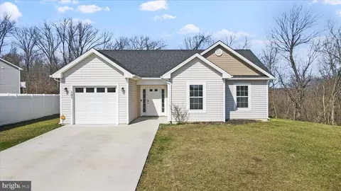 105 Whippet Ct, Martinsburg, WV 25401