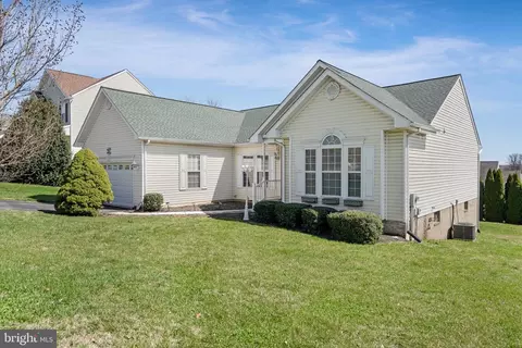 293 Pastoral Ct, Martinsburg, WV 25403