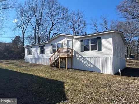 68 Gail Dr, Martinsburg, WV 25403