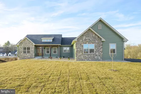 101 Grand Rapids Dr, Martinsburg, WV 25403