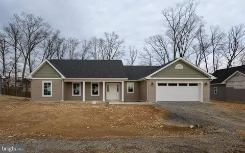127 Thoroughbred Ter, Martinsburg, WV 25404