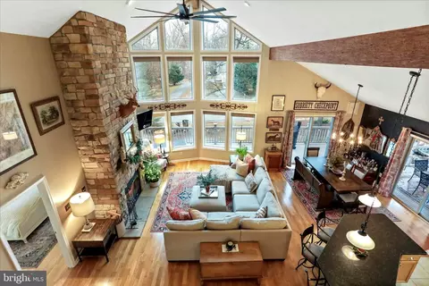 75 Wampum Ln, Hedgesville, WV 25427