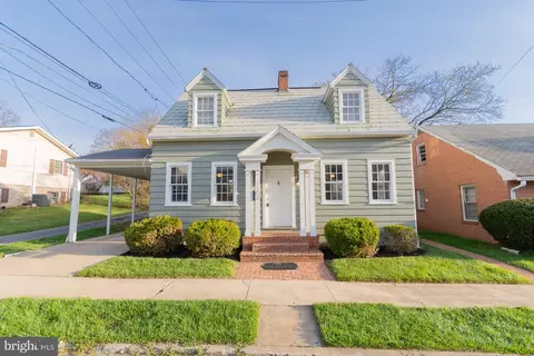 1104 W Race St, Martinsburg, WV 25401