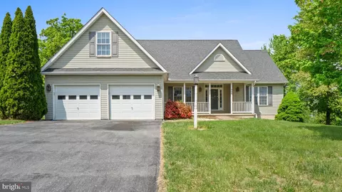 404 Michigan Dr, Falling Waters, WV 25419