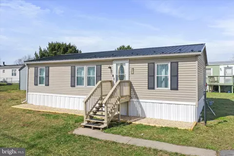 287 Royal Crest Dr, Martinsburg, WV 25401