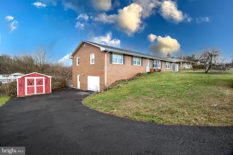 225 Botany Dr, Martinsburg, WV 25404