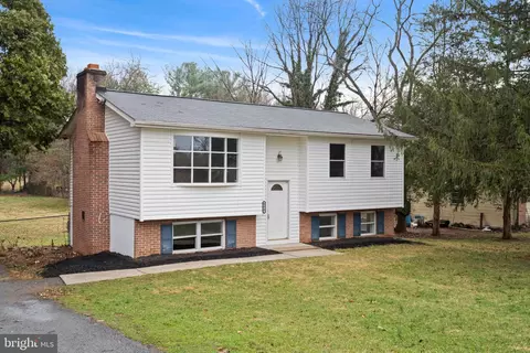 404 Weeping Willow Rd, Falling Waters, WV 25419