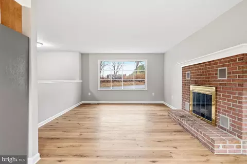 Living - 404 Weeping Willow Rd, Falling Waters, WV 25419 photo 4 of 4