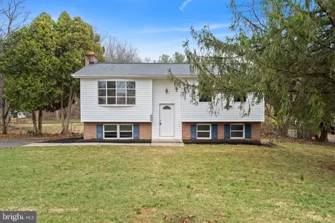 Exterior - 404 Weeping Willow Rd, Falling Waters, WV 25419 photo 2 of 4